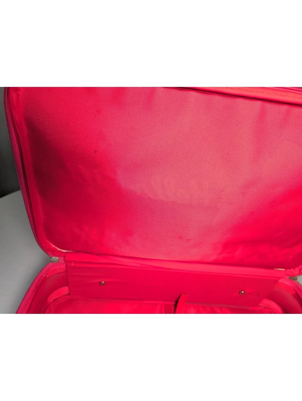 VINTAGE 2000 Hello Kitty Red Suitcase Travel Bag Y2K Sanrio Aesthetic